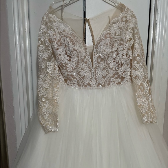 Maggie Sottero Wedding Gown size 22 - Picture 2 of 6